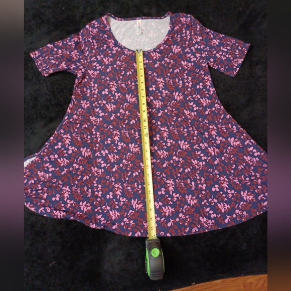 🤍 EUC LuLaRoe Irma Navy & Pink Floral Short Sleeve Tunic Size S - Picture 5 of 6